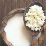 El kéfir es un producto fermentado probiótico con una textura similar al yogur líquido