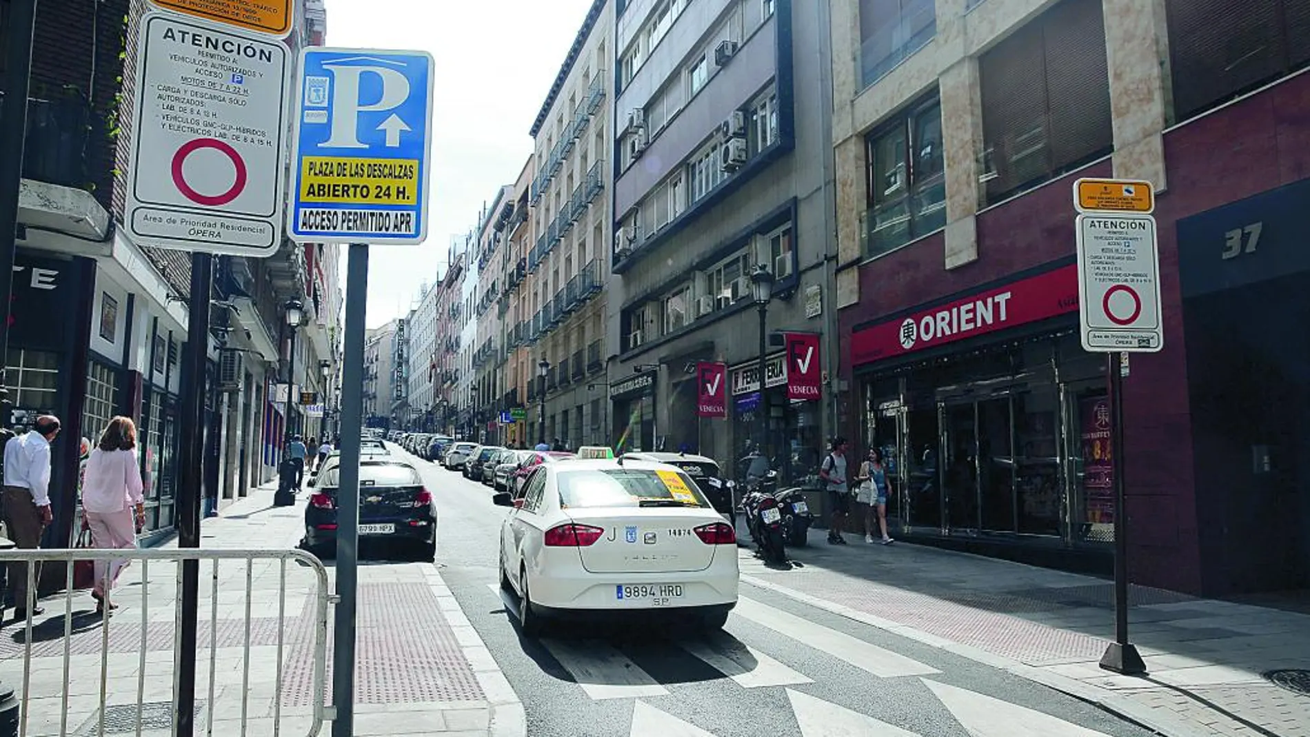El Área de Prioridad Residencial de Ópera comenzó a multar a los vehículos de los no residentes el pasado 16 de marzo