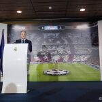 Florentino Pérez durante su discurso en el palco de honor del Bernabéu