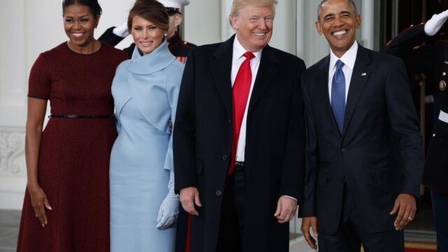 Obama y Trump junto a sus esposas en el nombramiento del nuevo presidente