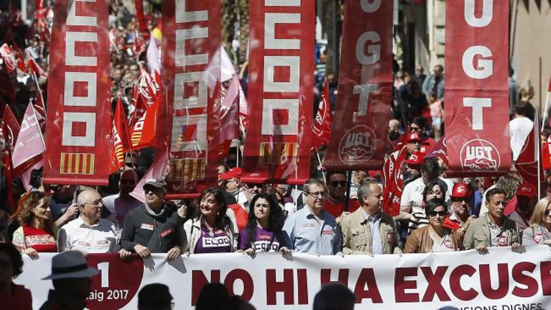 Vista general de la manifestación ayer en Valencia, con motivo del primero de mayo