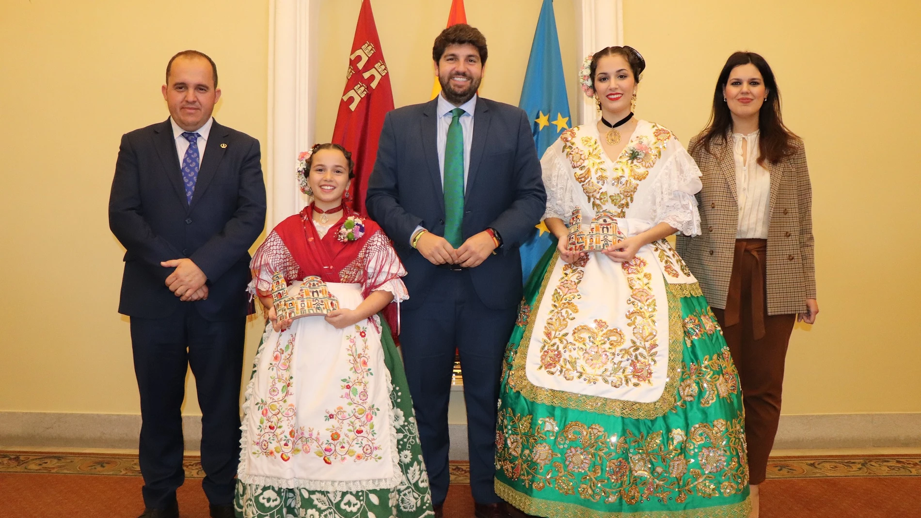 El presidente López Miras con las Reinas de la Huerta 2019