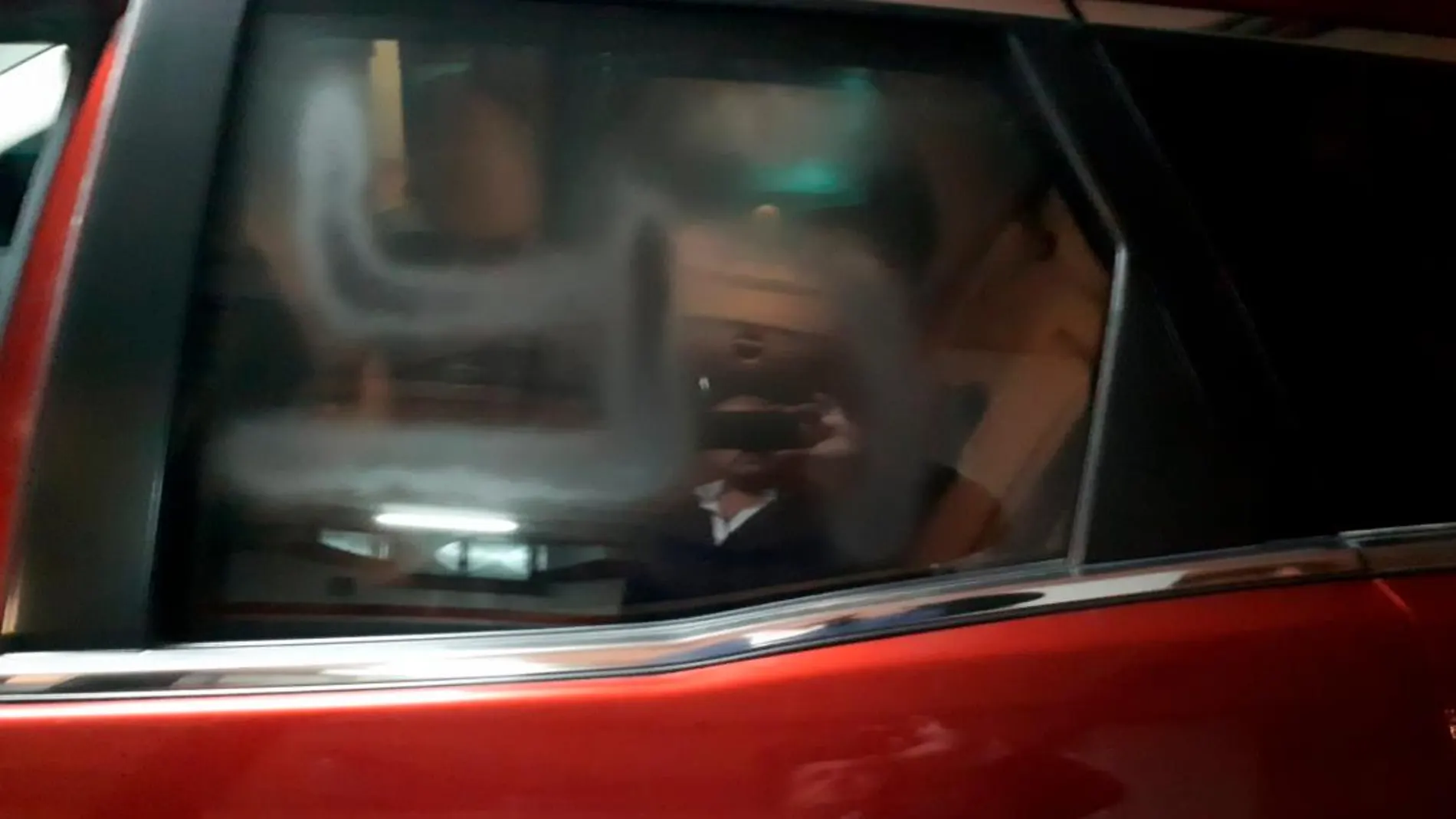 Imagen de una esvástica pintada en la ventana del coche del líder del PP catalán