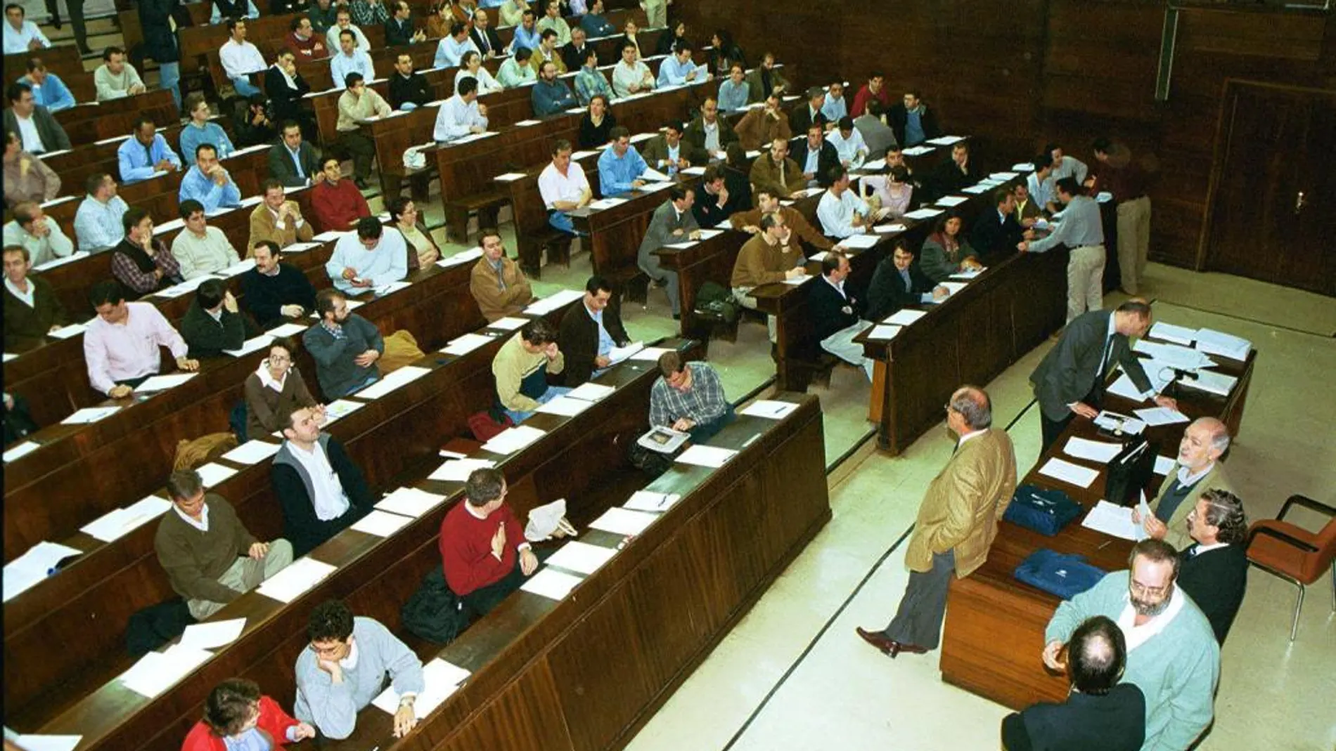 Las plazas se sacarán a concurso y cada administración podrá valorar la experiencia y antigüedad del personal, si bien deberán superar la oposición