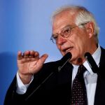 El titular de Asuntos Exteriores, Josep Borrell, durante su intervención en un desayuno informativo organizado en Madrid por Nueva Economía Fórum . EFE/Mariscal