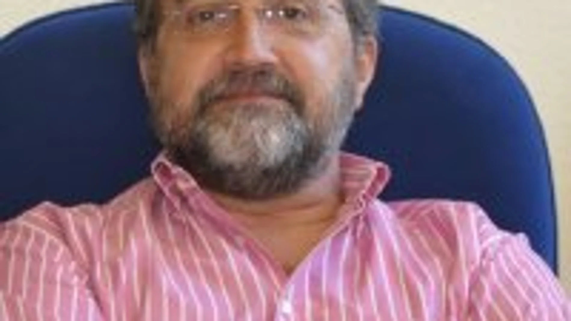 Muere en un accidente de tráfico el periodista Isidro Cuberos