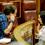 Margarita Robles se dirige a Pablo Iglesias en el Congreso de los Diputados