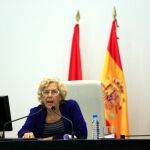 Carmena, momentos antes del comienzo del Pleno municipal