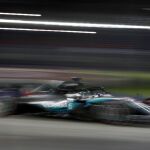 Formula One F1 - Singapore Grand Prix - Marina Bay Street Circuit, Singapore - September 16, 2018 Mercedes' Lewis Hamilton leads during the race REUTERS/Edgar Su