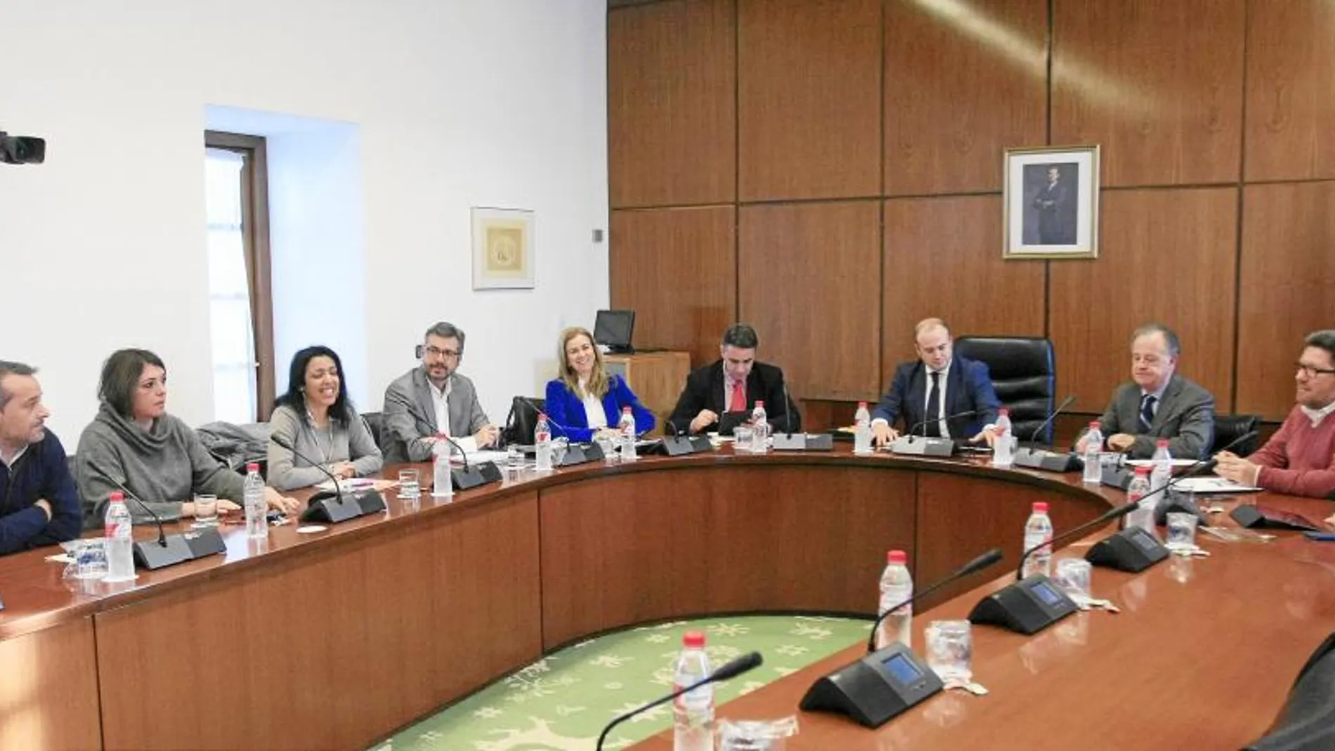 La comisión de investigación creada en el Parlamento andaluz en torno a los cursos de formación decidió ayer arrancar con las comparecencias, tras semanas en blanco