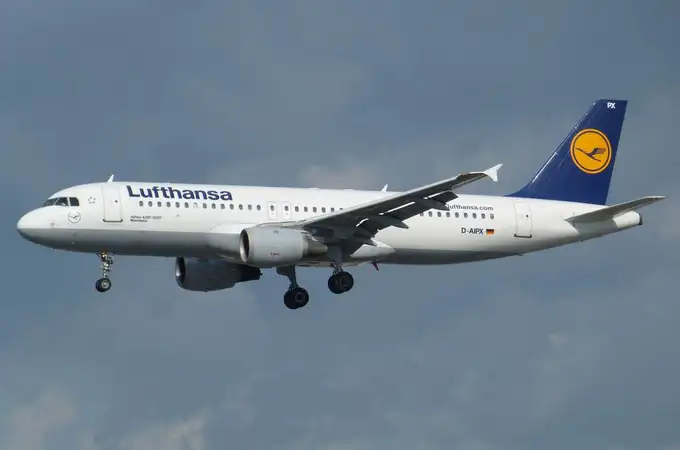 Lufthansa prevé contratar a 13.000 trabajadores en 2024: cómo apuntarse y cuáles son los requisitos