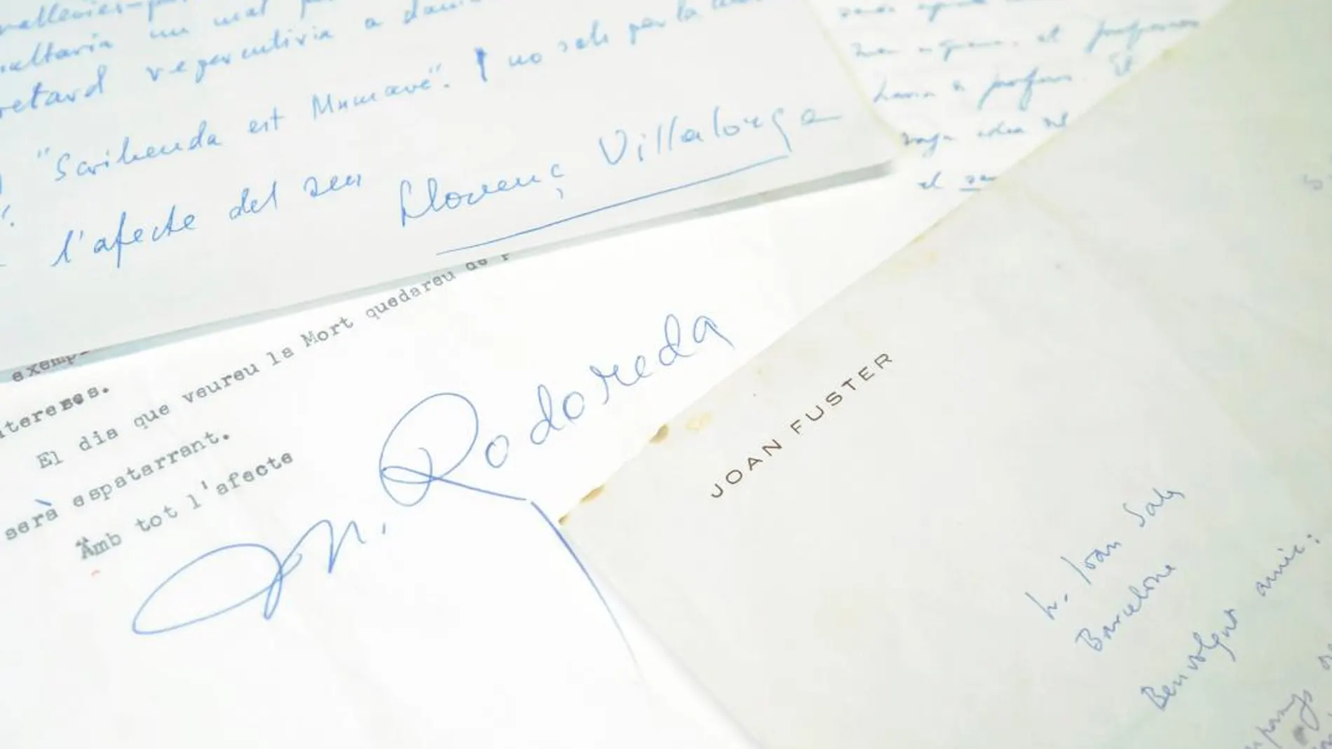 El de Joan Sales es un impresionante archivo en el que se guardan las muchas cartas que el escritor y editor mantuvo con autores como Mercè Rodoreda, Llorenç Villalonga, Joan Fuster o Xavier Benguerel