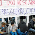 En su sexto día de huelga, los taxistas de Madrid concentrados en los alrededores de Ifema / Foto: Javier Fdez. Largo
