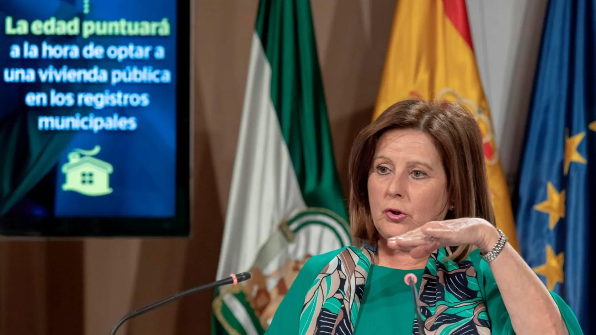 La consejera María José Sánchez Rubio es la responsable de las políticas de protección a la infancia en la comunidad (Foto: Efe)