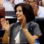 La Agencia de Servicios Sociales y Dependencia de Andalucía pertenece a la consejería que comanda María José Sánchez, en la imagen ayer aplaudiendo la aprobación de la Ley de Igualdad en el Parlamento (Foto: Efe)