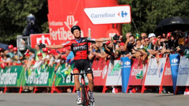 El italiano Alessandro De Marchi (BMC) se impone vencedor en la undécima etapa de la Vuelta Ciclista a España, disputada hoy entre Mombuey y Luintra / Foto: Efe