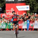 El italiano Alessandro De Marchi (BMC) se impone vencedor en la undécima etapa de la Vuelta Ciclista a España, disputada hoy entre Mombuey y Luintra / Foto: Efe