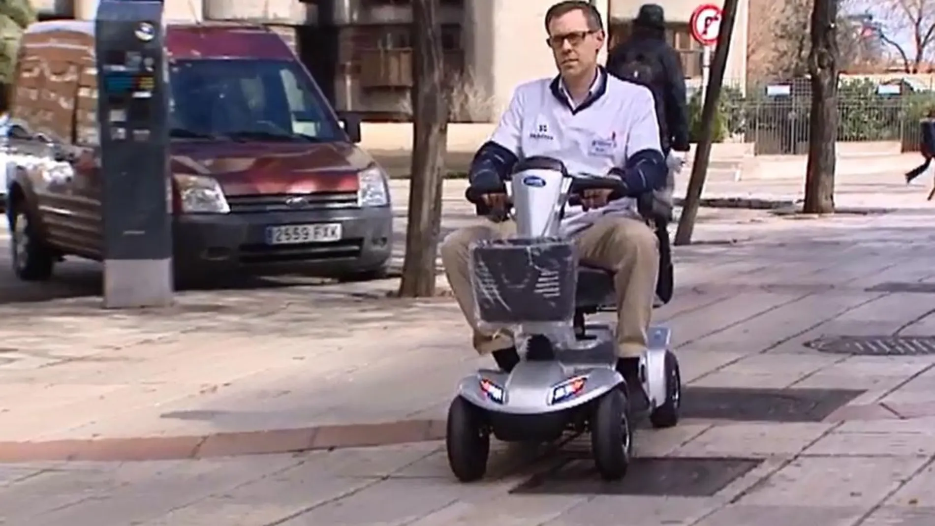 ¿Cómo debe circular una moto eléctrica como la de "El Langui"?