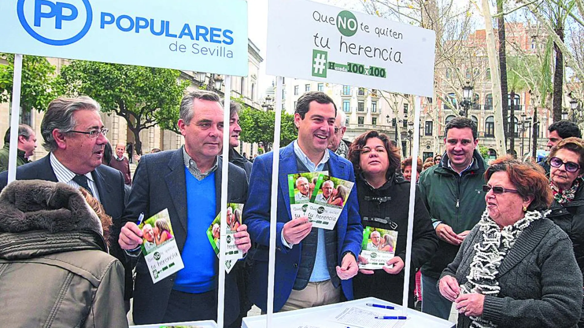 Juanma Moreno participó ayer en Sevilla en la campaña #Hereda100x100, que supera ya las 30.000 firmas