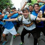 Hinchas de Boca en las calles de Buenos Aires antes del partido de ida de la final de la Libertadores