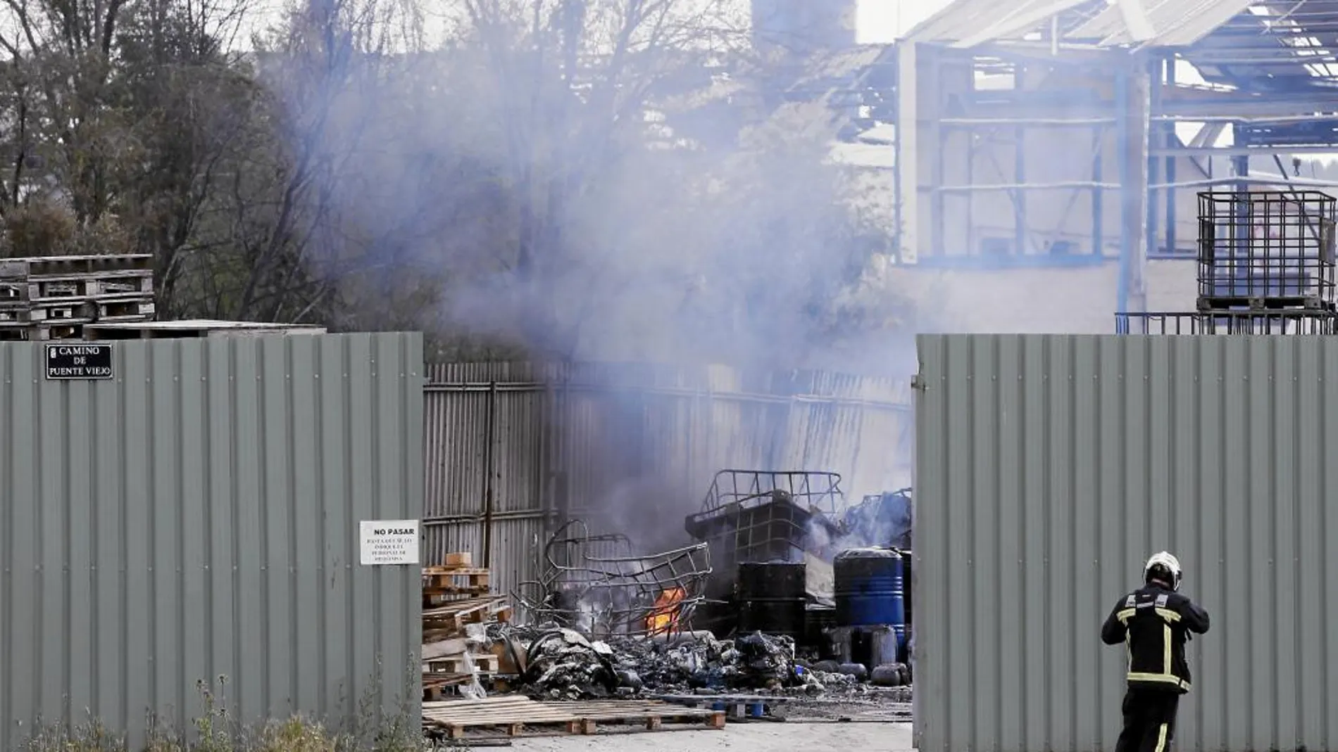 Así se encontraba ayer la zona cercana a la planta en la que se registraron las explosiones