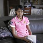 Irene Clenell durante una entrevista el martes, en Singapur, después de haber sido deportada de Reino Unido el domingo
