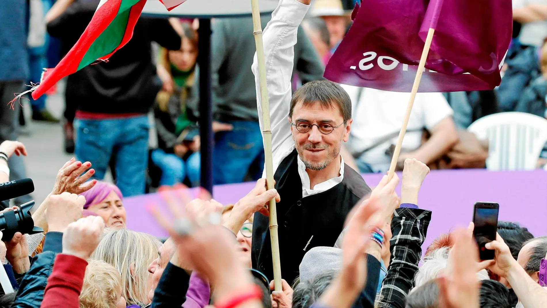 Monedero, ayer durante el acto de inicio de la campaña electoral de Podemos que coincide con la vuelta de Iglesias tras su baja paternal / Efe