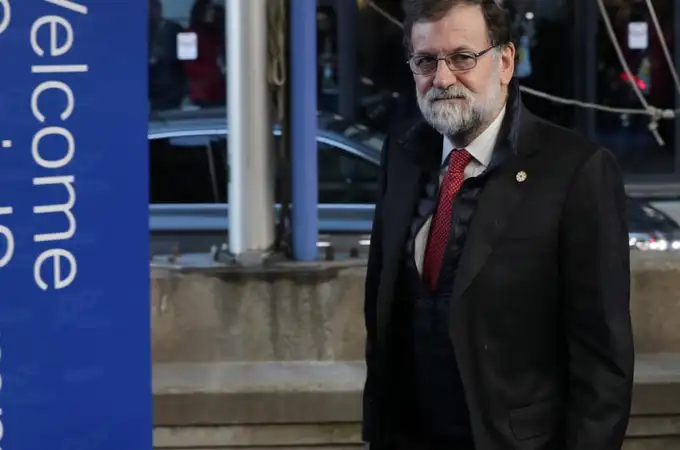 Rajoy elogia la figura de Maza y los fiscales despiden al «gran jurista y persona»
