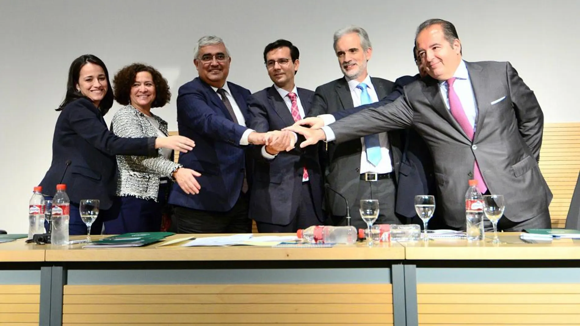 Los consejeros de Economía y Salud, Antonio Ramírez de Arellano y Aquilino Alonso, ayer en Granada