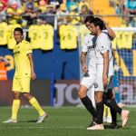 El centrocampista del Valencia CF, Dani Parejo,, sale expulsado del campo / Foto: Efe