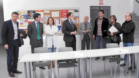 Alfonso Polanco con representantes de distintas entidades y colectivos de la ciudad en el momento de la constitución del Comité de Participación, Seguimiento y Evaluación