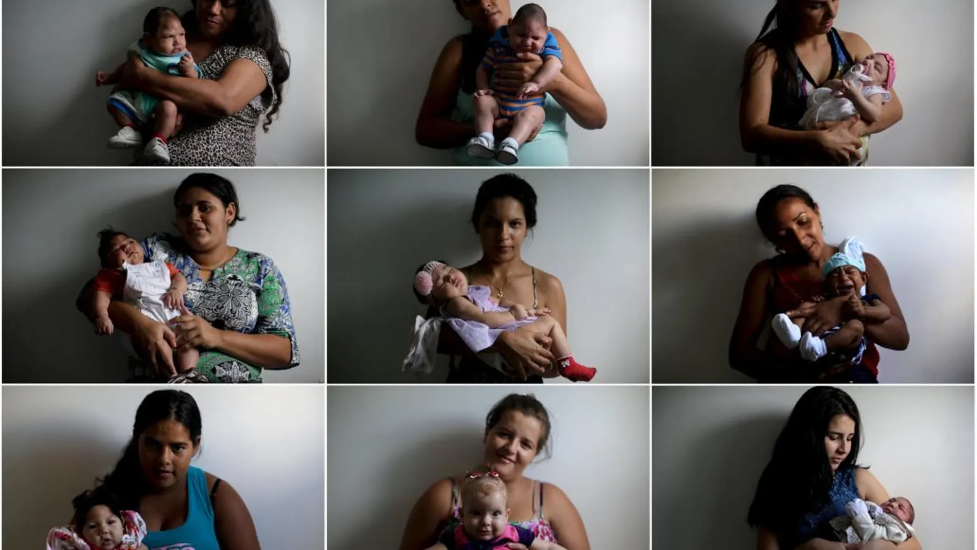 Madres con bebés nacidos con microcefalia a causa del zika posan con sus hijos