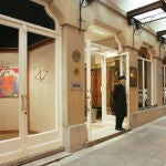 Imagen del Hotel Villa Real en la plaza de las Cortes de Madrid, donde la cadena va a establecer su sede.
