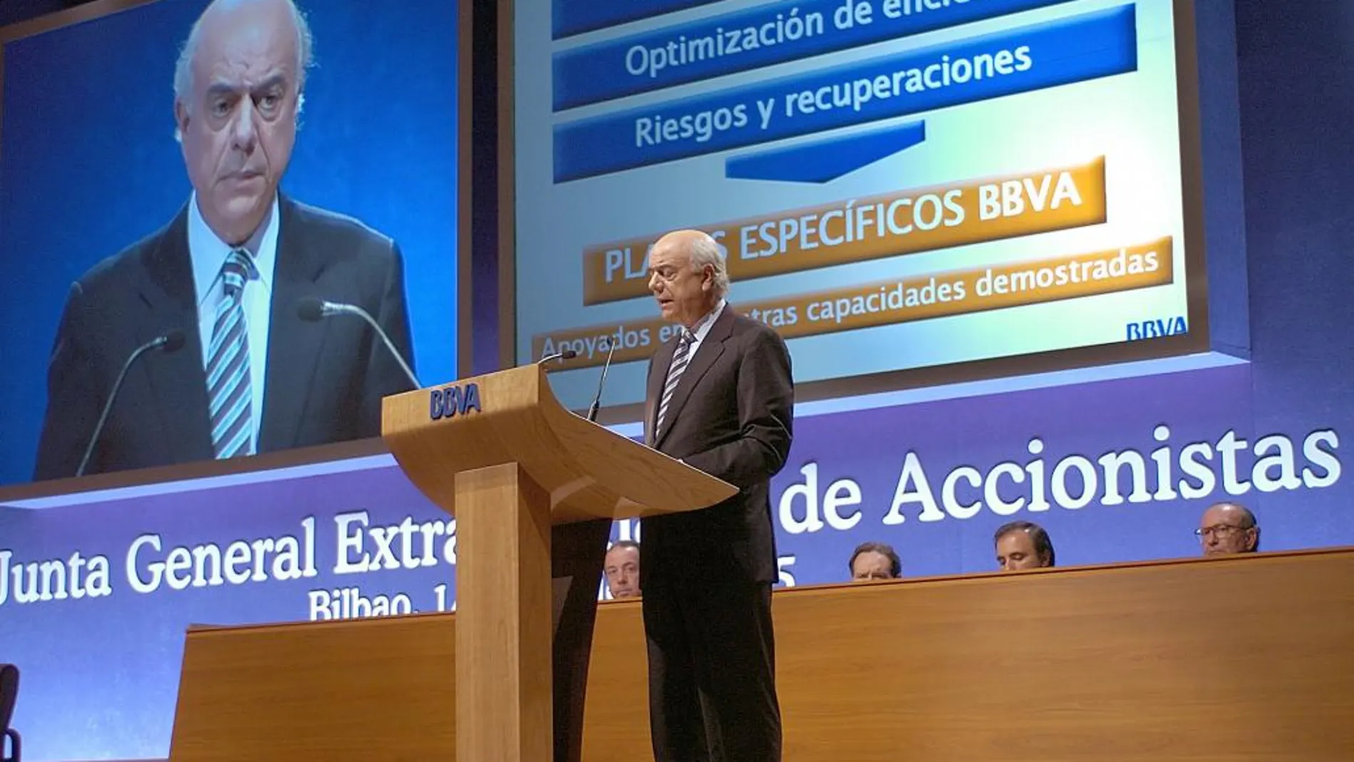El presidente del BBVA, Francisco González, en la Junta General Extraordinaria de Accionistas