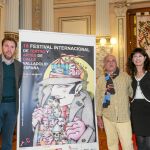 El alcalde Óscar Puente, Javier Martínez y Ana Redondo junto al cartel de la 18 edición del TAC