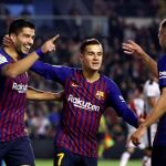 Luis Suárez celebra uno de los dos goles anotados al Rayo en Vallecas / Efe