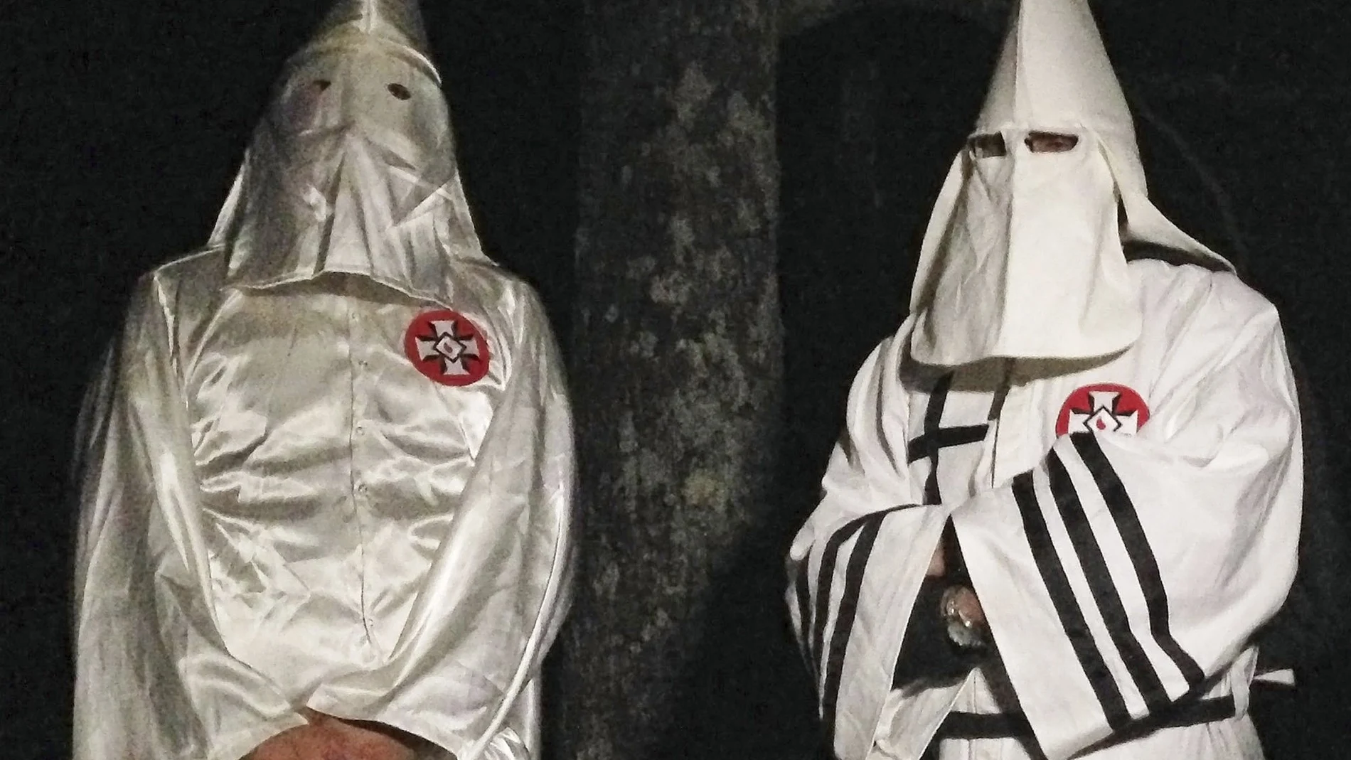 Dos miembros del Ku Klux Klansmen / AP