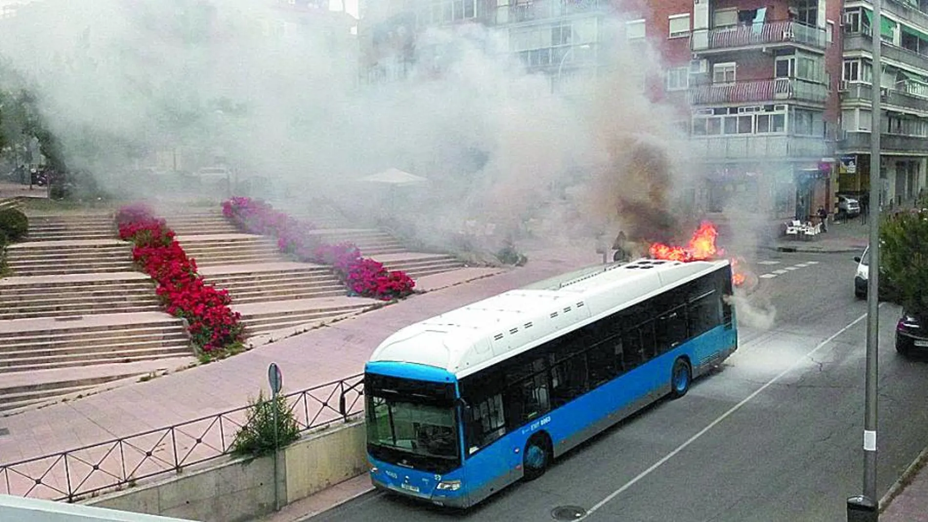 Momento de la explosión del autobús