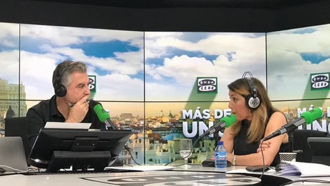 La secretaria general del PSOE-A, Susana Díaz, durante su entrevista ayer en «Más de uno» de Onda Cero con Carlos Alsina, donde aseguró que no pactaría con Bildu ni con los independentistas / Foto: La Razón