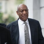 Bill Cosby llega al juzgado para conocer la sentencia