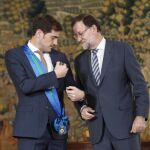 El presidente del Gobierno con Casillas en La Moncloa