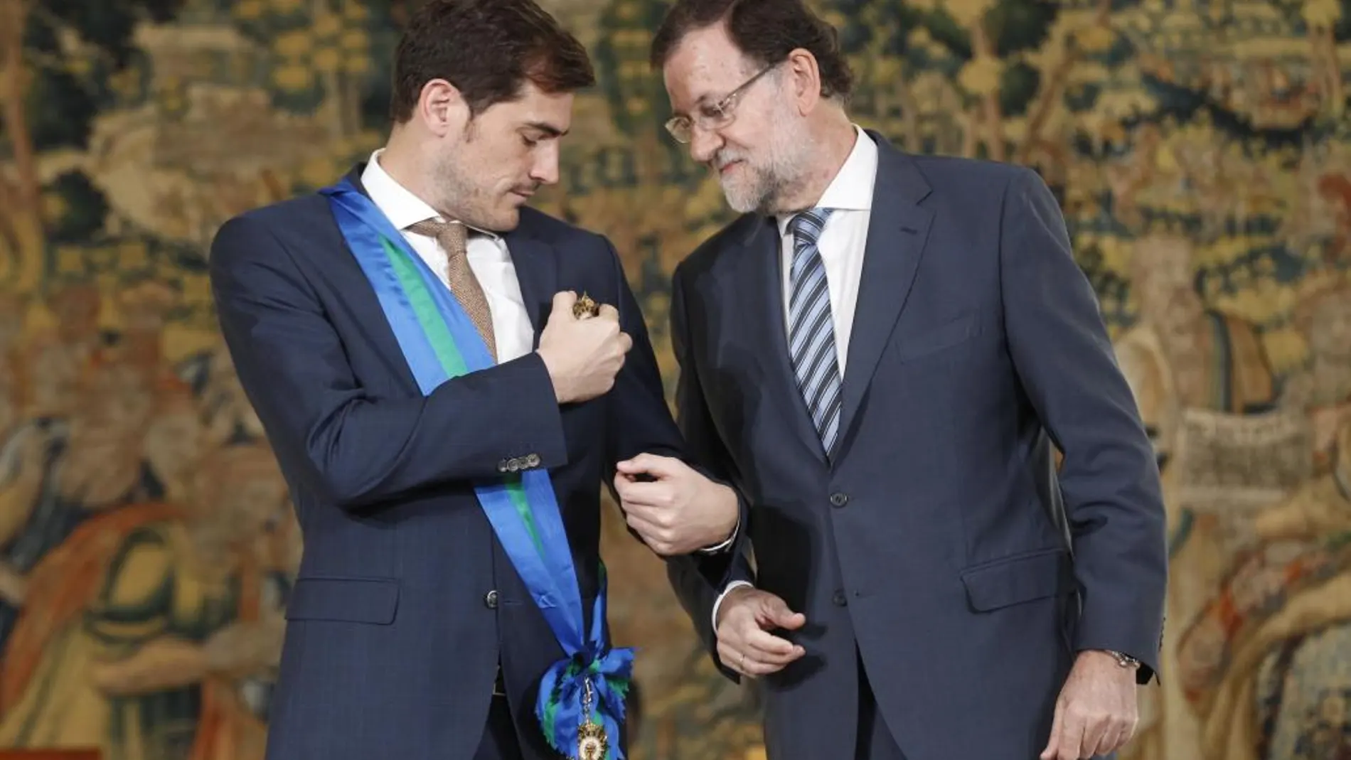 El presidente del Gobierno con Casillas en La Moncloa