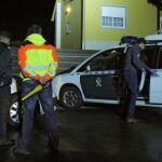 Efectivos policiales y de emergencias en el exterior de la vivienda de A Estrada (Pontevedra)