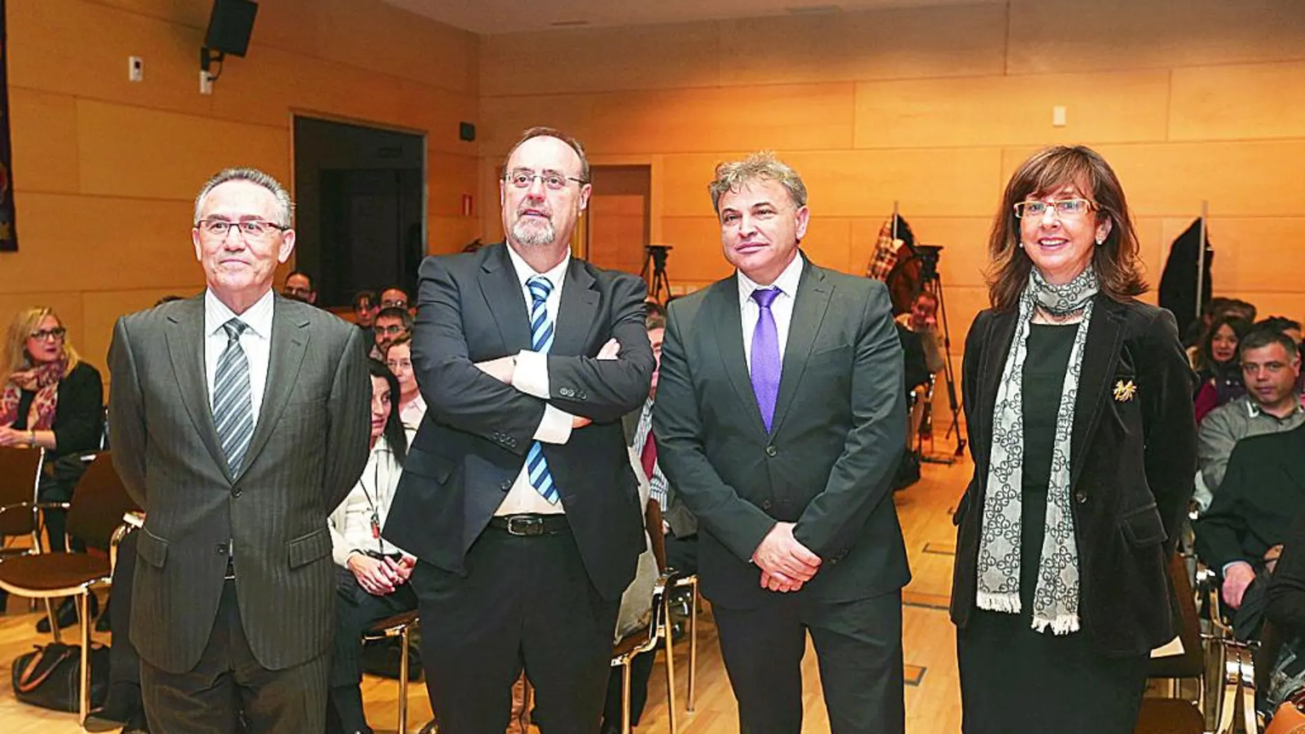 Fernando Rey inaugura el seminario en compañía de Marino Arranz, Pedro González y Charo Repáraz