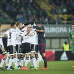 El centrocampista del Valencia Rodrigo celebra con sus compañeros un gol marcado ante el Rapid de Viena en el partido de vuelta de dieciseisavos de final de Liga Europa