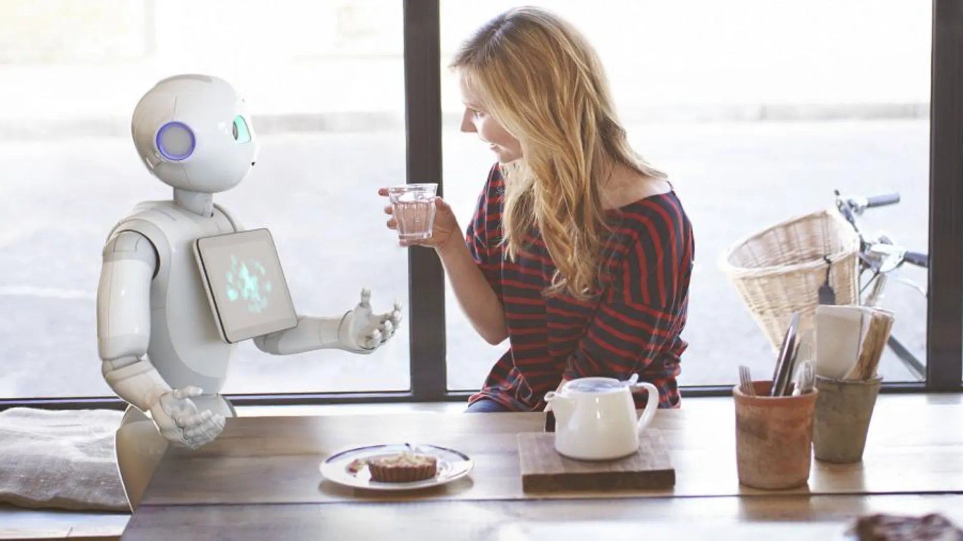 El nuevo robot interactúa con los humanos