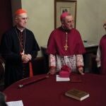 El cardenal Tarcisio Bertone el pasado 1 de marzo cuando se hizo cargo de la sede vacante como Camarlengo
