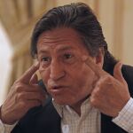 Fotografía de archivo del 24 de noviembre de 2011 del expresidente peruano Alejandro Toledo durante una entrevista con Efe en Madrid (España)