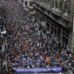 Unas 160.000 personas participan esta tarde en Barcelona en la manifestación organizada con el lema "Volem acollir"(Queremos acoger).