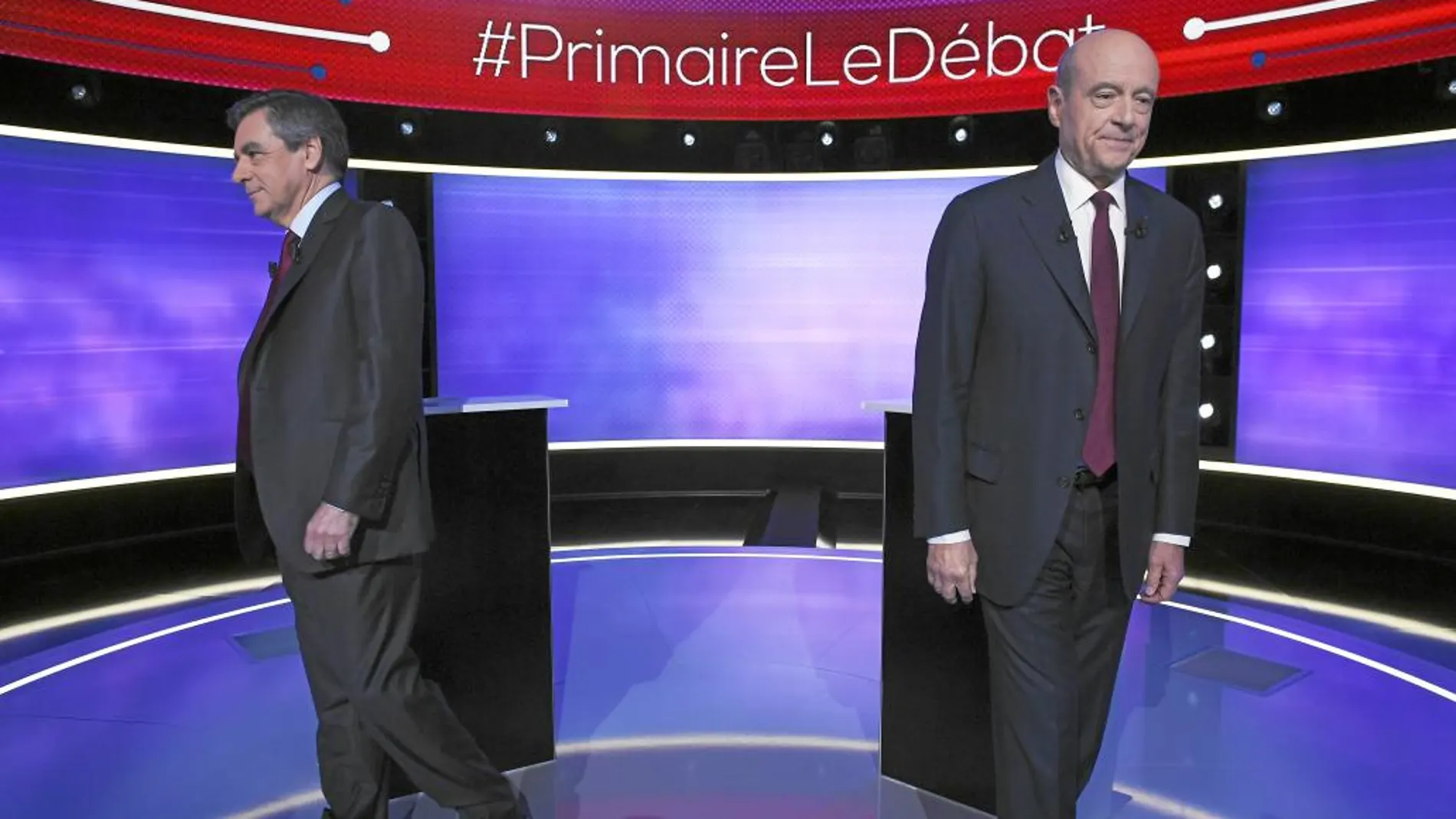 François Fillon (izq.) y su gran rival en Los Republicanos, Alain Juppé, en uno de los debates de primarias